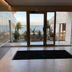 https://somptueux-appartement-face-a-la-mer.fr-provencehotel.com